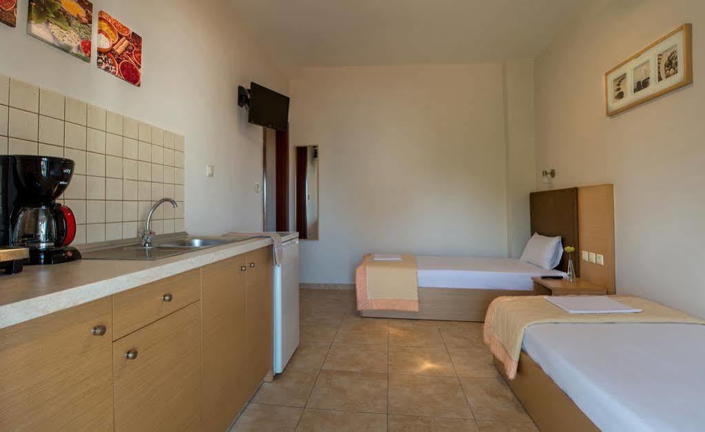 Paralía Nepheli Apartments And Studios מראה חיצוני תמונה